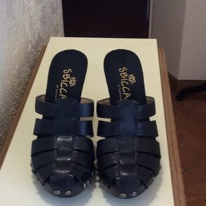 SBICCA BLACK LEATHER HEELS